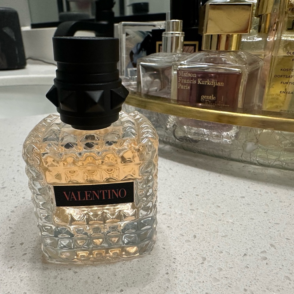 Valentino Cobra peach perfume